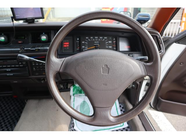 クラウンステーションワゴン スーパーデラックス　１Ｇエンジン　ベンチシート　コラム４ＭＴ　８人乗り　３列シート　ポータブルナビ　外品オーディオ　外品１４インチＡＷ　外品ショック　ＥＴＣ　キーレス　タイミングベルト交換済み　エアコン　ＰＳ　ＰＷ（17枚目）