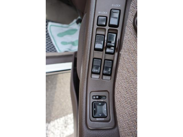 クラウンステーションワゴン スーパーデラックス　１Ｇエンジン　ベンチシート　コラム４ＭＴ　８人乗り　３列シート　ポータブルナビ　外品オーディオ　外品１４インチＡＷ　外品ショック　ＥＴＣ　キーレス　タイミングベルト交換済み　エアコン　ＰＳ　ＰＷ（35枚目）