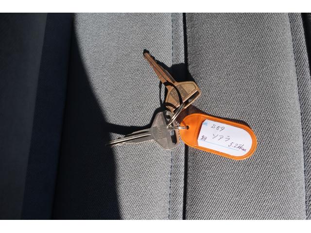 ソアラ ２．０ＧＴ　実走行５２０００ｋｍ　載せ替え５ＭＴ（動力伝達装置公認済）　エアロ　１４インチ復刻ロンシャン８Ｊアルミ　Ｆワンオフ車高調　昭和ＧＰマフラー　外品ハンドル　オートエアコン　ＰＳ　ＰＷ　車検Ｒ９．６まで（18枚目）