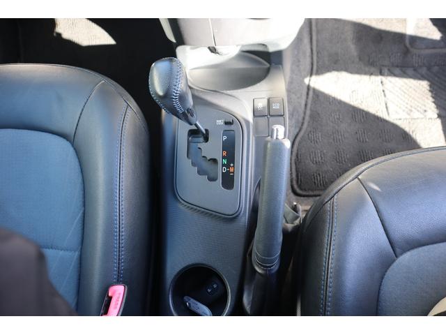 iQ 130G レザーパッケージ・グランブルー KENWOODナビ DVD Bluetooth フルセグTV ハーフレザーシート ドラレコ フォグライト 純正マフラー ESC AUTOエアコン 純16インチAW オートライト キーレス Tチェーン式(14枚目)