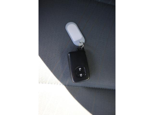 iQ 130G レザーパッケージ・グランブルー KENWOODナビ DVD Bluetooth フルセグTV ハーフレザーシート ドラレコ フォグライト 純正マフラー ESC AUTOエアコン 純16インチAW オートライト キーレス Tチェーン式(26枚目)