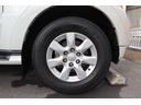 純正１７インチＡＷです。タイヤは２分山くらいあります。別途お安く交換も承っております！お気軽にご相談ください。