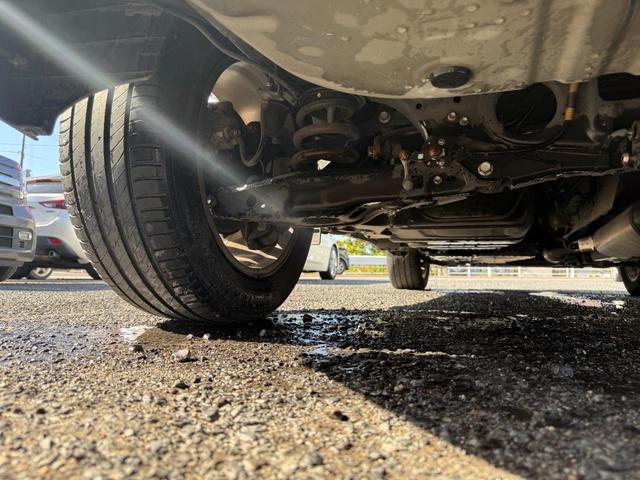 ハリアー プレミアム　／自社下取直売車／電動開閉サンルーフ／禁煙ワンオーナー車／衝突被害軽減ブレーキ／電動リアゲート／レザー調シート／電動シート／ナビＴＶ／バックカメラ／Ｂｌｕｅｔｏｏｔｈ／ＥＴＣ／非降雪エリアワンオーナー（42枚目）