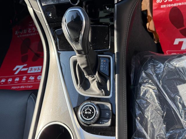 スカイライン GT タイプP /アラウンドビューモニター/ナビTV/インテリジェントクルーズ/シートヒーター/レザーシート/禁煙車/純正アルミホイール/メモリー付チルトステア/(15枚目)