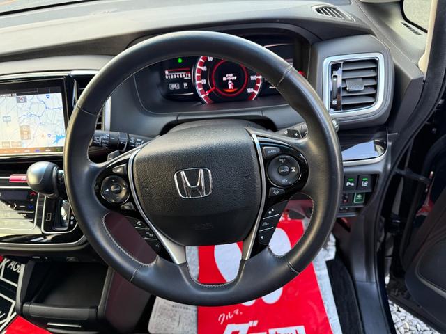 オデッセイ アブソルート・ＥＸホンダセンシング　／衝突被害軽減ブレーキ／ナビＴＶ／フリップダウンモニター／アラウンドビューモニター／ブラインドスポットモニター／両側電動スライドドア／ハーフレザーシート／シートヒーター／オットマン／ＥＴＣ／（10枚目）