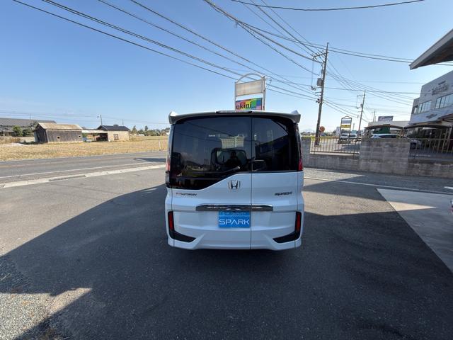 ステップワゴンスパーダ スパーダ ホンダセンシング ワンオーナー禁煙車 サイドリフトアップシート フロアマット新品 7人乗り 純正エンジンスターターリフトアップシートリモコン(3枚目)