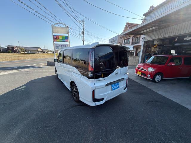 ステップワゴンスパーダ スパーダ ホンダセンシング ワンオーナー禁煙車 サイドリフトアップシート フロアマット新品 7人乗り 純正エンジンスターターリフトアップシートリモコン(11枚目)