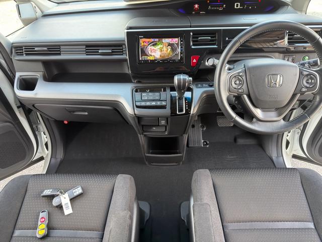 ステップワゴンスパーダ スパーダ ホンダセンシング ワンオーナー禁煙車 サイドリフトアップシート フロアマット新品 7人乗り 純正エンジンスターターリフトアップシートリモコン(15枚目)