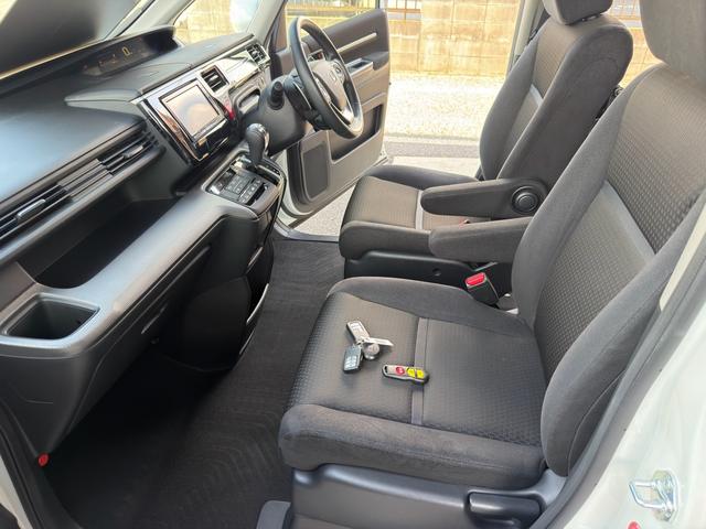 ステップワゴンスパーダ スパーダ ホンダセンシング ワンオーナー禁煙車 サイドリフトアップシート フロアマット新品 7人乗り 純正エンジンスターターリフトアップシートリモコン(16枚目)