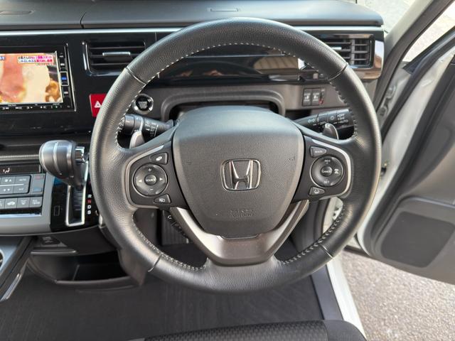 ステップワゴンスパーダ スパーダ ホンダセンシング ワンオーナー禁煙車 サイドリフトアップシート フロアマット新品 7人乗り 純正エンジンスターターリフトアップシートリモコン(19枚目)