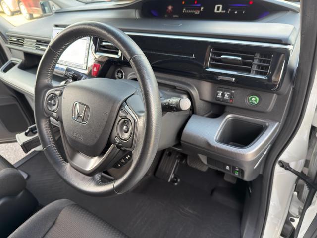 ステップワゴンスパーダ スパーダ ホンダセンシング ワンオーナー禁煙車 サイドリフトアップシート フロアマット新品 7人乗り 純正エンジンスターターリフトアップシートリモコン(24枚目)