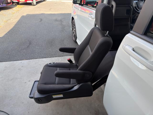 ステップワゴンスパーダ スパーダ ホンダセンシング ワンオーナー禁煙車 サイドリフトアップシート フロアマット新品 7人乗り 純正エンジンスターターリフトアップシートリモコン(33枚目)