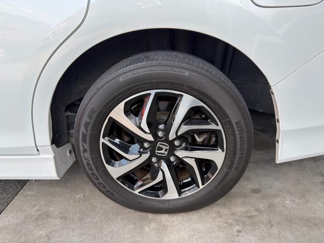 ステップワゴンスパーダ スパーダ ホンダセンシング ワンオーナー禁煙車 サイドリフトアップシート フロアマット新品 7人乗り 純正エンジンスターターリフトアップシートリモコン(39枚目)