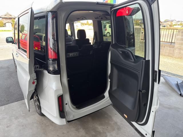 ステップワゴンスパーダ スパーダ ホンダセンシング ワンオーナー禁煙車 サイドリフトアップシート フロアマット新品 7人乗り 純正エンジンスターターリフトアップシートリモコン(40枚目)