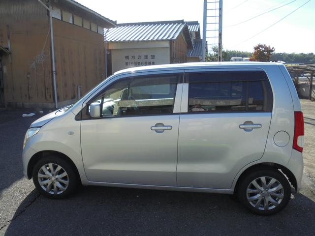 在庫車輛は展示場の他、工場にも在庫しておりますのでご来店いただく際には事前にご連絡をいただければ幸いです。