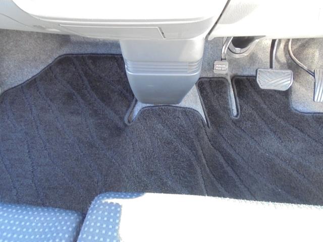 インパネATで足元広々ですね