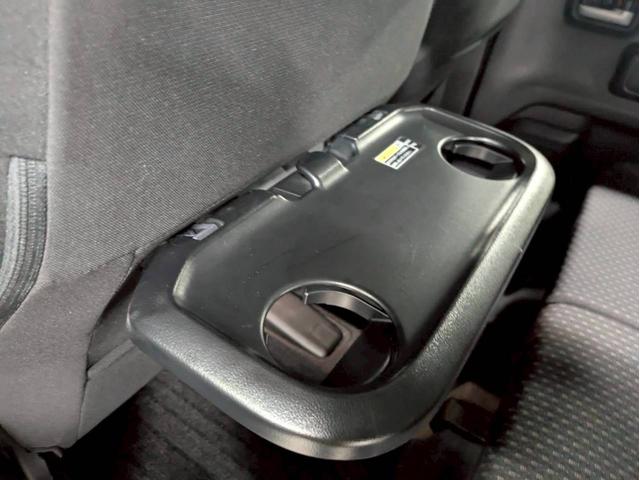 室内も広々！フリードリンクもあって、ゆったりとお車を見比べることができます。