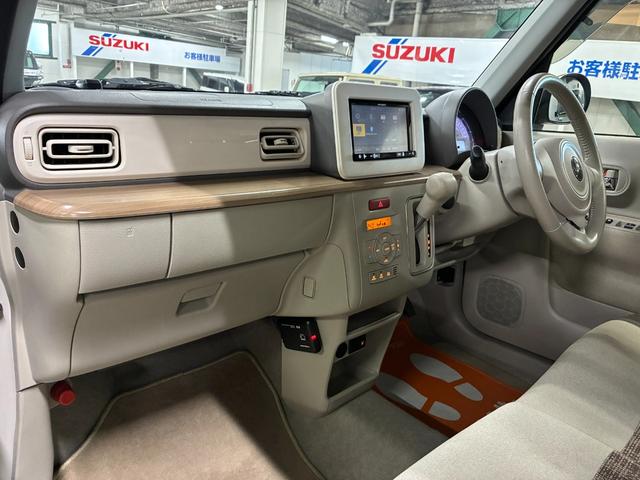 アルトラパン Ｘ　社外ナビ　バックカメラ　ＥＴＣ　衝突被害軽減ブレーキ　横滑り防止装置　アイドリングストップ　プッシュスタート　スマートキー　ＨＩＤヘッドライト　オートエアコン　シートヒーター　電動格納ドアミラー（17枚目）