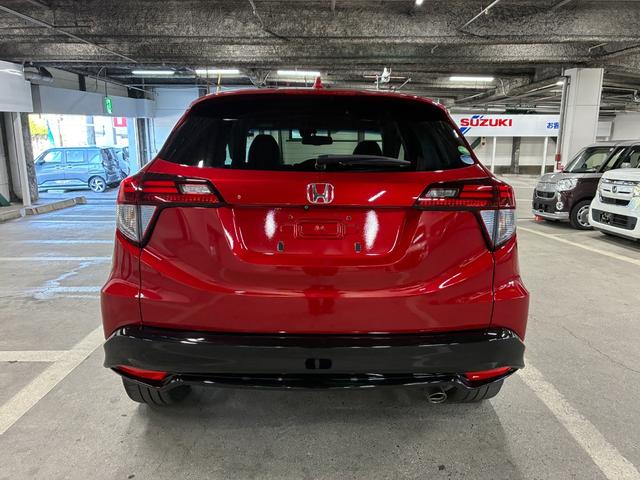 ヴェゼル ハイブリッドＲＳ・ホンダセンシング　純正ナビ　バックカメラ　ＥＴＣ　衝突被害軽減ブレーキ　レーンキープアシスト　横滑り防止装置　プッシュスタート　オートライト　オートエアコン　シートヒーター　電子パーキングブレーキ　電動格納ドアミラー（9枚目）