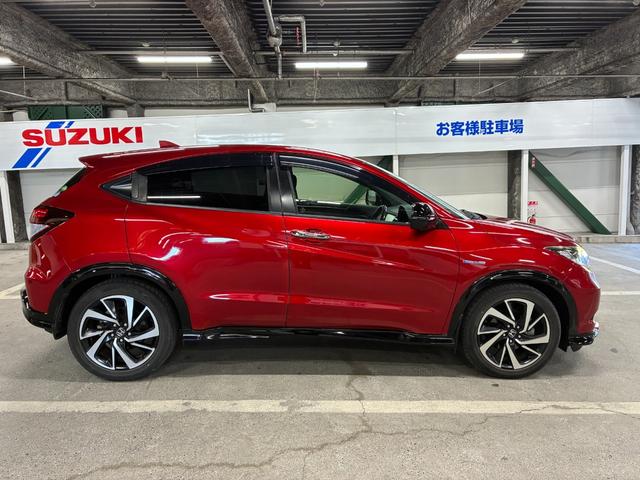 ヴェゼル ハイブリッドＲＳ・ホンダセンシング　純正ナビ　バックカメラ　ＥＴＣ　衝突被害軽減ブレーキ　レーンキープアシスト　横滑り防止装置　プッシュスタート　オートライト　オートエアコン　シートヒーター　電子パーキングブレーキ　電動格納ドアミラー（12枚目）