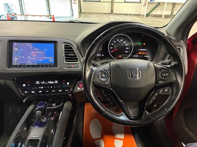 ヴェゼル ハイブリッドＲＳ・ホンダセンシング　純正ナビ　バックカメラ　ＥＴＣ　衝突被害軽減ブレーキ　レーンキープアシスト　横滑り防止装置　プッシュスタート　オートライト　オートエアコン　シートヒーター　電子パーキングブレーキ　電動格納ドアミラー（21枚目）