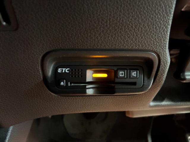 ヴェゼル ハイブリッドＲＳ・ホンダセンシング　純正ナビ　バックカメラ　ＥＴＣ　衝突被害軽減ブレーキ　レーンキープアシスト　横滑り防止装置　プッシュスタート　オートライト　オートエアコン　シートヒーター　電子パーキングブレーキ　電動格納ドアミラー（29枚目）