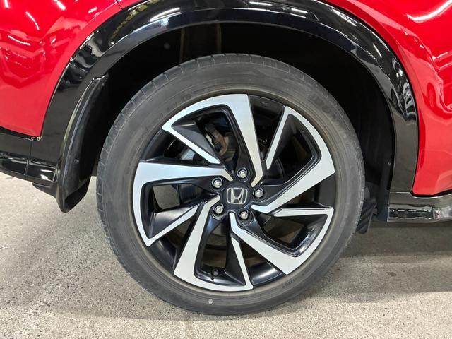 ヴェゼル ハイブリッドＲＳ・ホンダセンシング　純正ナビ　バックカメラ　ＥＴＣ　衝突被害軽減ブレーキ　レーンキープアシスト　横滑り防止装置　プッシュスタート　オートライト　オートエアコン　シートヒーター　電子パーキングブレーキ　電動格納ドアミラー（30枚目）