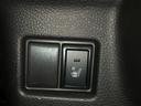【シートヒーター】 こちらのボタンを押すと運転席のシートを温めることができます!寒い日も快適にお過ごしいただけます!