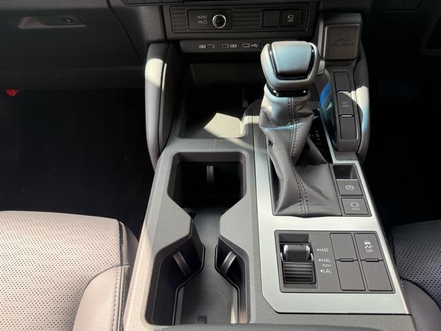 ランドクルーザー250 VX シグネチャーイルミ 丸目LEDヘッドライト トヨタチームメイトアドバンストドライブ ムーンルーフ デジタルインナーミラー パノラミックビューモニター(18枚目)