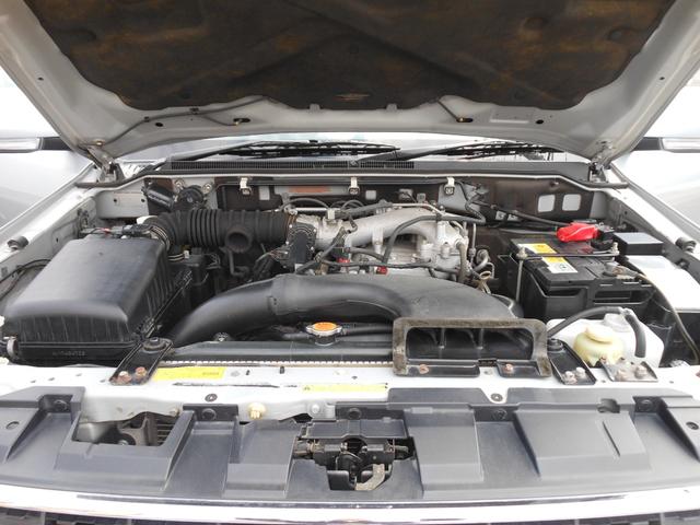 パジェロ ロング　エクシード　ナビ　ＴＶ　バックカメラ　４ＷＤ　インフォメーションディスプレイ　ＨＩＤ　背面タイヤ　オートエアコン　リアエアコン　オートライト　クルーズコントロール　アルミ　Ｗエアバック　キーレス　フォグランプ（17枚目）