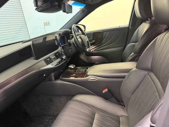 LS LS500h バージョンL サンルーフ・クロームメッキホイール・銀影ラスター・(40枚目)