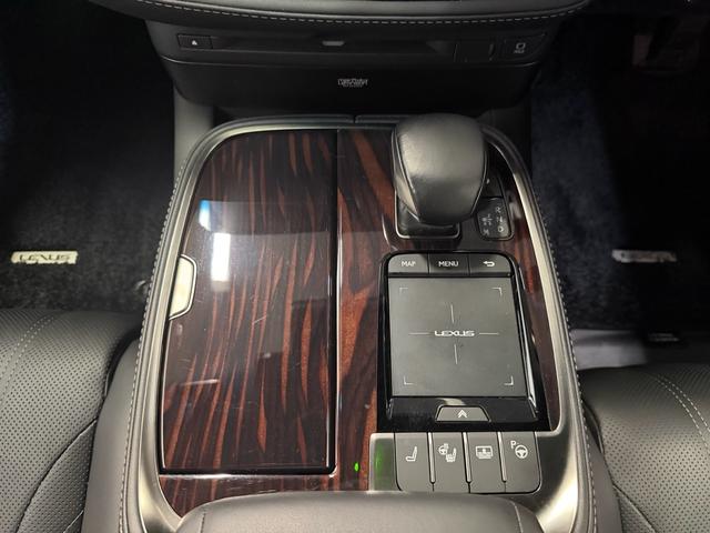 LS LS500h バージョンL サンルーフ・クロームメッキホイール・銀影ラスター・(46枚目)