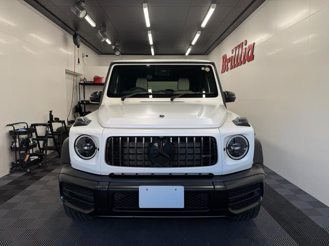 Ｇクラス Ｇ６３エディションマグノホワイト　エディションマグノホワイト　ＲＨＤ　ホワイトナッパレザーシート　エクスクルーシブＰＫＧ　ＡＭＧナイトパッケージ　限定車　ＡＭＧ２２インチ　マッドブラックアルミＰＫＧ　禁煙車　保証付　ドラレコ（2枚目）