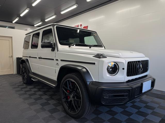 Ｇクラス Ｇ６３エディションマグノホワイト　エディションマグノホワイト　ＲＨＤ　ホワイトナッパレザーシート　エクスクルーシブＰＫＧ　ＡＭＧナイトパッケージ　限定車　ＡＭＧ２２インチ　マッドブラックアルミＰＫＧ　禁煙車　保証付　ドラレコ（3枚目）