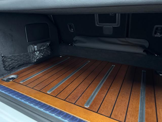 Ｇクラス Ｇ６３エディションマグノホワイト　エディションマグノホワイト　ＲＨＤ　ホワイトナッパレザーシート　エクスクルーシブＰＫＧ　ＡＭＧナイトパッケージ　限定車　ＡＭＧ２２インチ　マッドブラックアルミＰＫＧ　禁煙車　保証付　ドラレコ（18枚目）