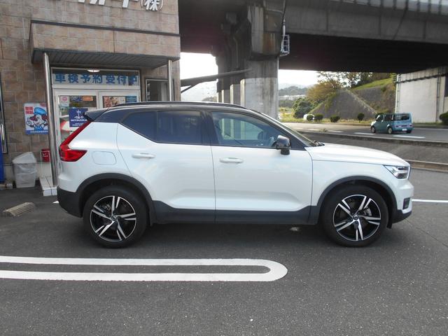 ＸＣ４０ Ｔ４　ＡＷＤ　Ｒデザイン　ハーフレザーシート・前席パワーシート・全席シートヒーター・ステアリングヒーター・パワーテールゲート・クルコン・置くだけ充電・純正９インチナビ・フルセグ・Ｂｌｕｅｔｏｏｔｈ・３６０度カメラ・ＥＴＣ（4枚目）