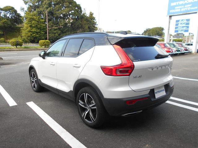 ＸＣ４０ Ｔ４　ＡＷＤ　Ｒデザイン　ハーフレザーシート・前席パワーシート・全席シートヒーター・ステアリングヒーター・パワーテールゲート・クルコン・置くだけ充電・純正９インチナビ・フルセグ・Ｂｌｕｅｔｏｏｔｈ・３６０度カメラ・ＥＴＣ（7枚目）