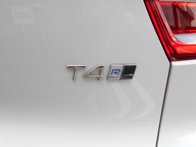 ＸＣ４０ Ｔ４　ＡＷＤ　Ｒデザイン　ハーフレザーシート・前席パワーシート・全席シートヒーター・ステアリングヒーター・パワーテールゲート・クルコン・置くだけ充電・純正９インチナビ・フルセグ・Ｂｌｕｅｔｏｏｔｈ・３６０度カメラ・ＥＴＣ（15枚目）