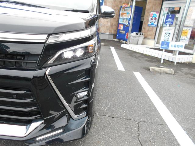 ヴォクシー ハイブリッドＺＳ　煌ＩＩＩ　ワンオーナー・ＴＲＤエアロ・両側パワースライドドア・ＬＥＤヘッドライト・クルコン・２０２ブラック・純正ＯＰ１０インチナビ・フルセグ・Ｂｌｕｅｔｏｏｔｈ・フリップダウンモニター・バックカメラ・ＥＴＣ（12枚目）