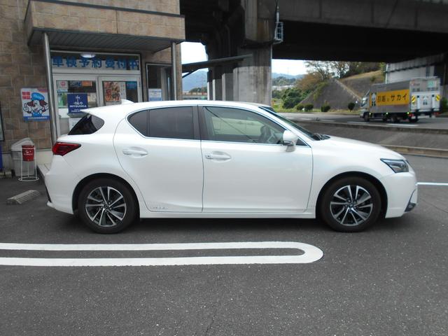 CT CT200h バージョンC メーカーOPL-texブラック合皮パワーシート&シートヒーター・ステアリングヒーター・クリアランスソナー・スペアタイヤ・純正ナビ・フルセグ・Bluetooth・バックカメラ・ETC・ドラレコ・&記録簿(4枚目)