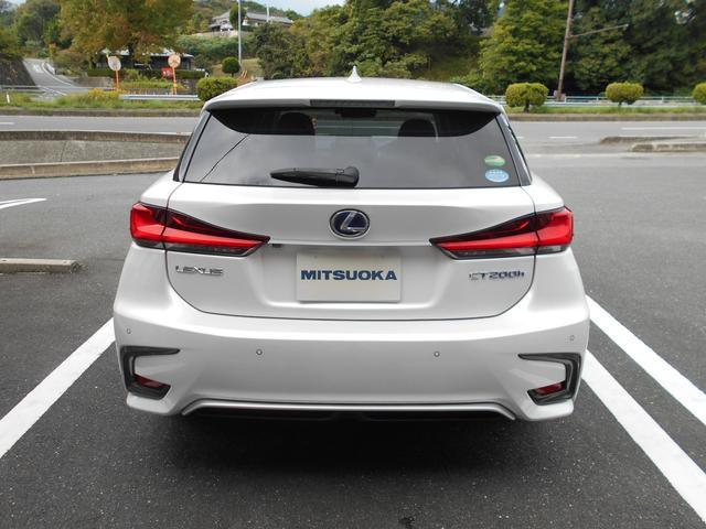 CT CT200h バージョンC メーカーOPL-texブラック合皮パワーシート&シートヒーター・ステアリングヒーター・クリアランスソナー・スペアタイヤ・純正ナビ・フルセグ・Bluetooth・バックカメラ・ETC・ドラレコ・&記録簿(6枚目)