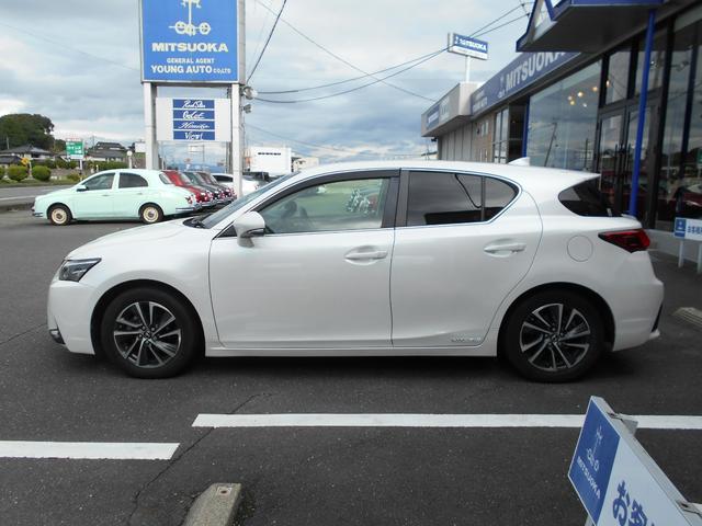 CT CT200h バージョンC メーカーOPL-texブラック合皮パワーシート&シートヒーター・ステアリングヒーター・クリアランスソナー・スペアタイヤ・純正ナビ・フルセグ・Bluetooth・バックカメラ・ETC・ドラレコ・&記録簿(8枚目)