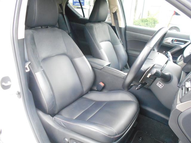 CT CT200h バージョンC メーカーOPL-texブラック合皮パワーシート&シートヒーター・ステアリングヒーター・クリアランスソナー・スペアタイヤ・純正ナビ・フルセグ・Bluetooth・バックカメラ・ETC・ドラレコ・&記録簿(20枚目)