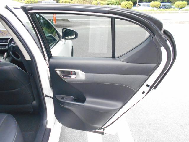 CT CT200h バージョンC メーカーOPL-texブラック合皮パワーシート&シートヒーター・ステアリングヒーター・クリアランスソナー・スペアタイヤ・純正ナビ・フルセグ・Bluetooth・バックカメラ・ETC・ドラレコ・&記録簿(33枚目)