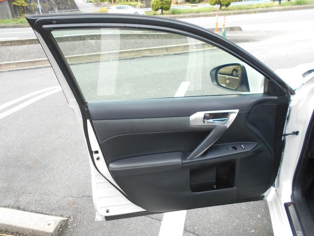 CT CT200h バージョンC メーカーOPL-texブラック合皮パワーシート&シートヒーター・ステアリングヒーター・クリアランスソナー・スペアタイヤ・純正ナビ・フルセグ・Bluetooth・バックカメラ・ETC・ドラレコ・&記録簿(34枚目)