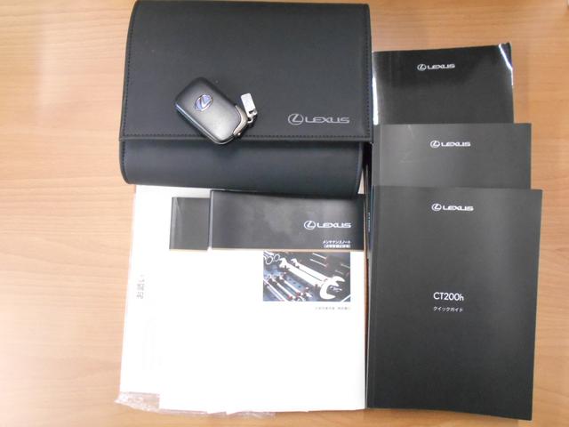 CT CT200h バージョンC メーカーOPL-texブラック合皮パワーシート&シートヒーター・ステアリングヒーター・クリアランスソナー・スペアタイヤ・純正ナビ・フルセグ・Bluetooth・バックカメラ・ETC・ドラレコ・&記録簿(62枚目)