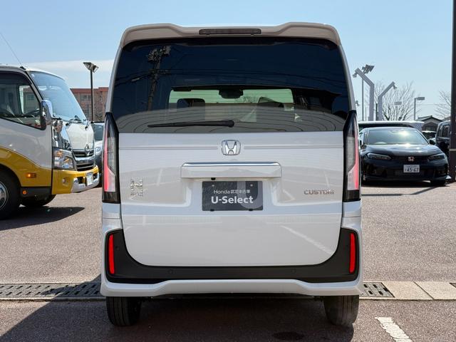 Ｎ－ＢＯＸカスタム ベースグレード　届出済未使用車　誤発信抑制機能　エアバック　フリーキー　前席シートヒーター　ＬＥＤヘッド　パワーウインドウ　スマートキー＆プッシュスタート　オートエアコン　オートクルーズ　ベンチシート　ＥＳＣ　ＡＢＳ（4枚目）