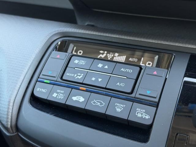 オートエアコンは運転席側と助手席側でそれぞれ自由に温度設定ができます。