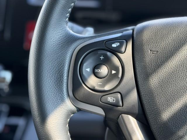 ハンドル左側スイッチは、ナビを触らずボリューム操作やモード選択が出来る「オーディオリモコン」です。