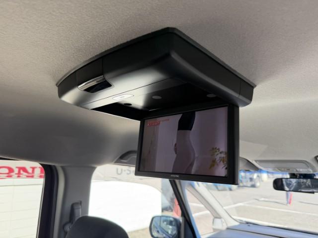 リア席モニター（フリップダウンモニター）を装着しています！